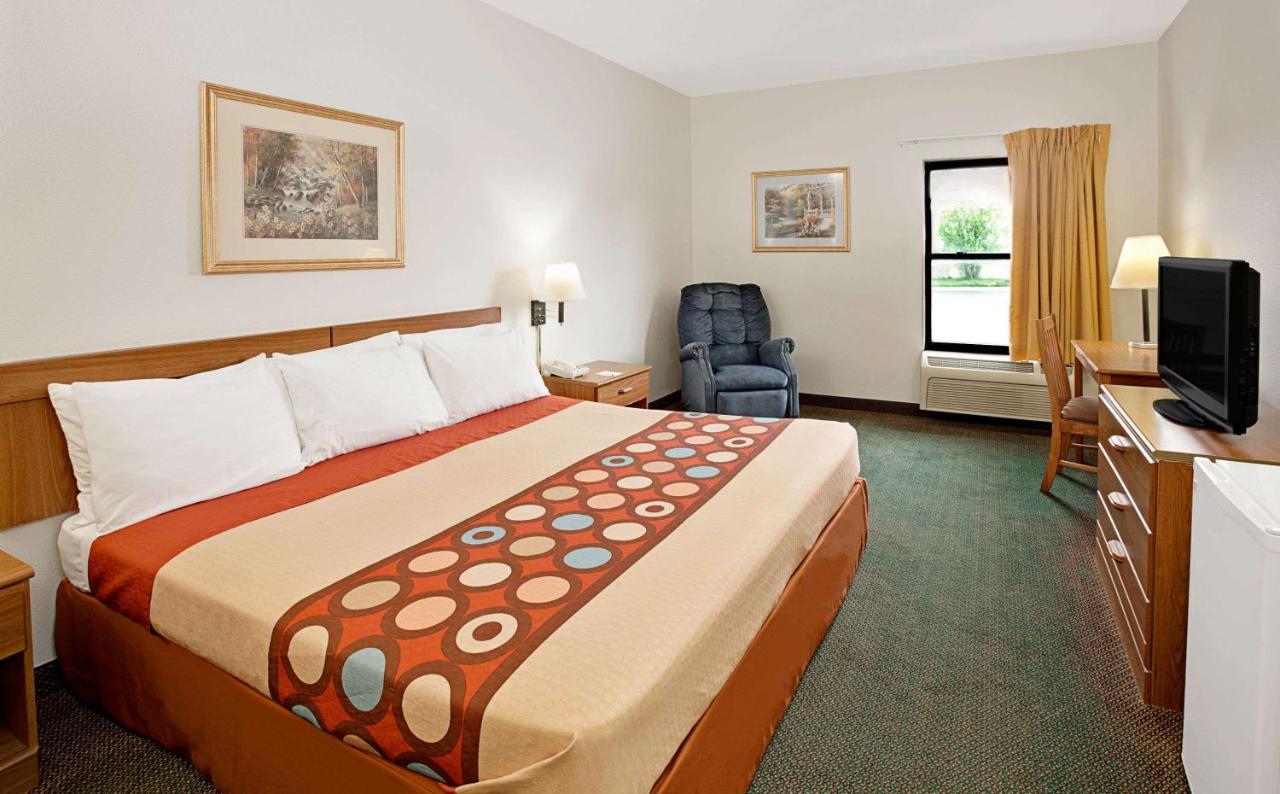 | Super 8 by Wyndham Hampshire IL