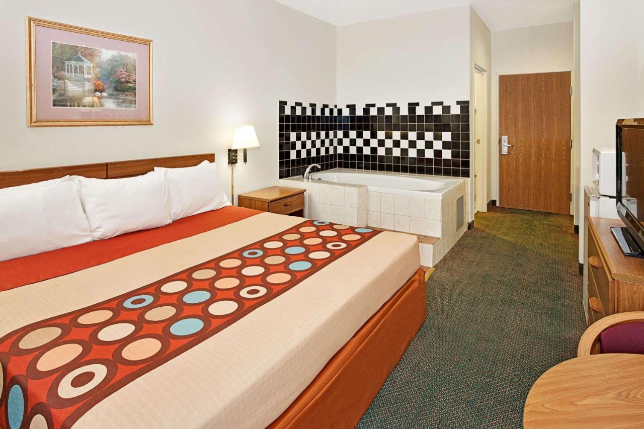 | Super 8 by Wyndham Hampshire IL