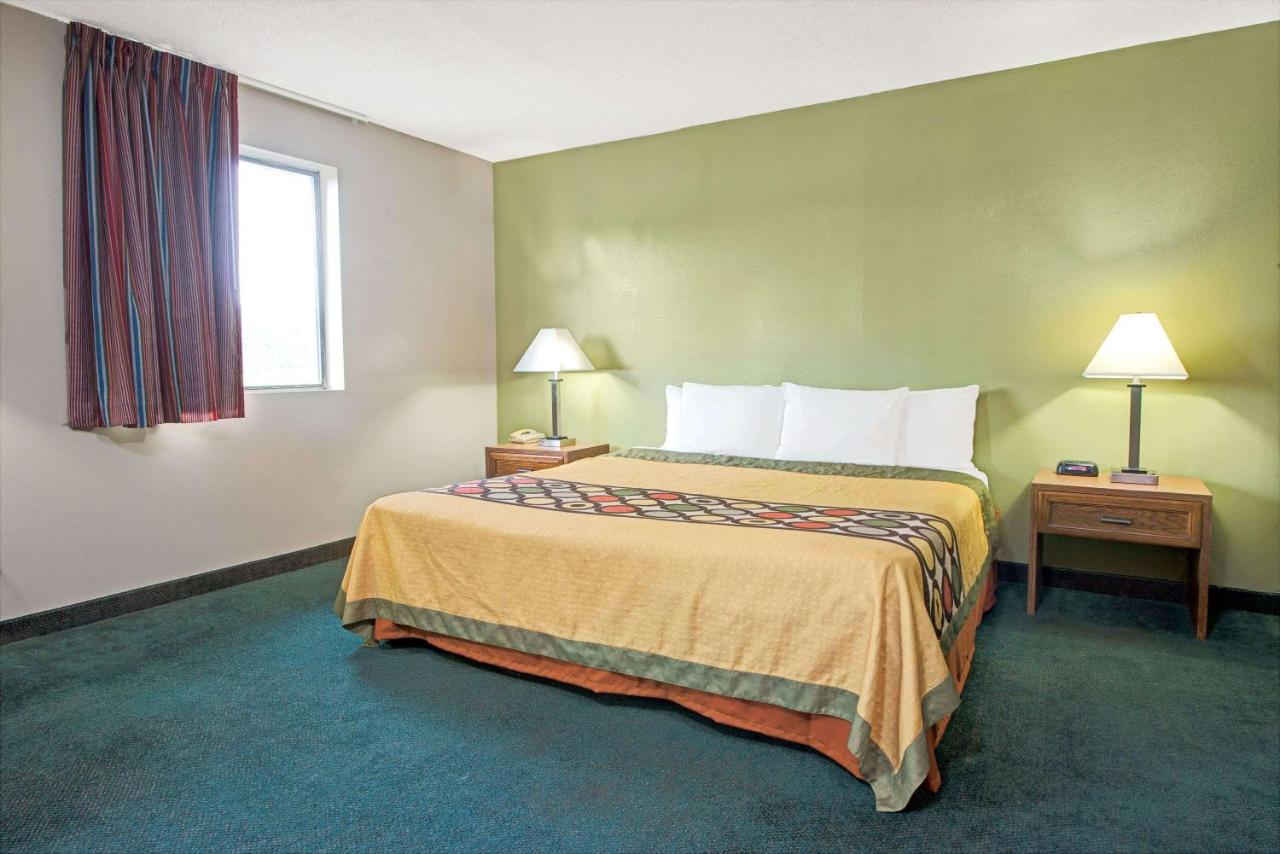 Deluxe King Suite - Non-Smoking at Super 8 by Wyndham Eureka/Six Flags Nearby