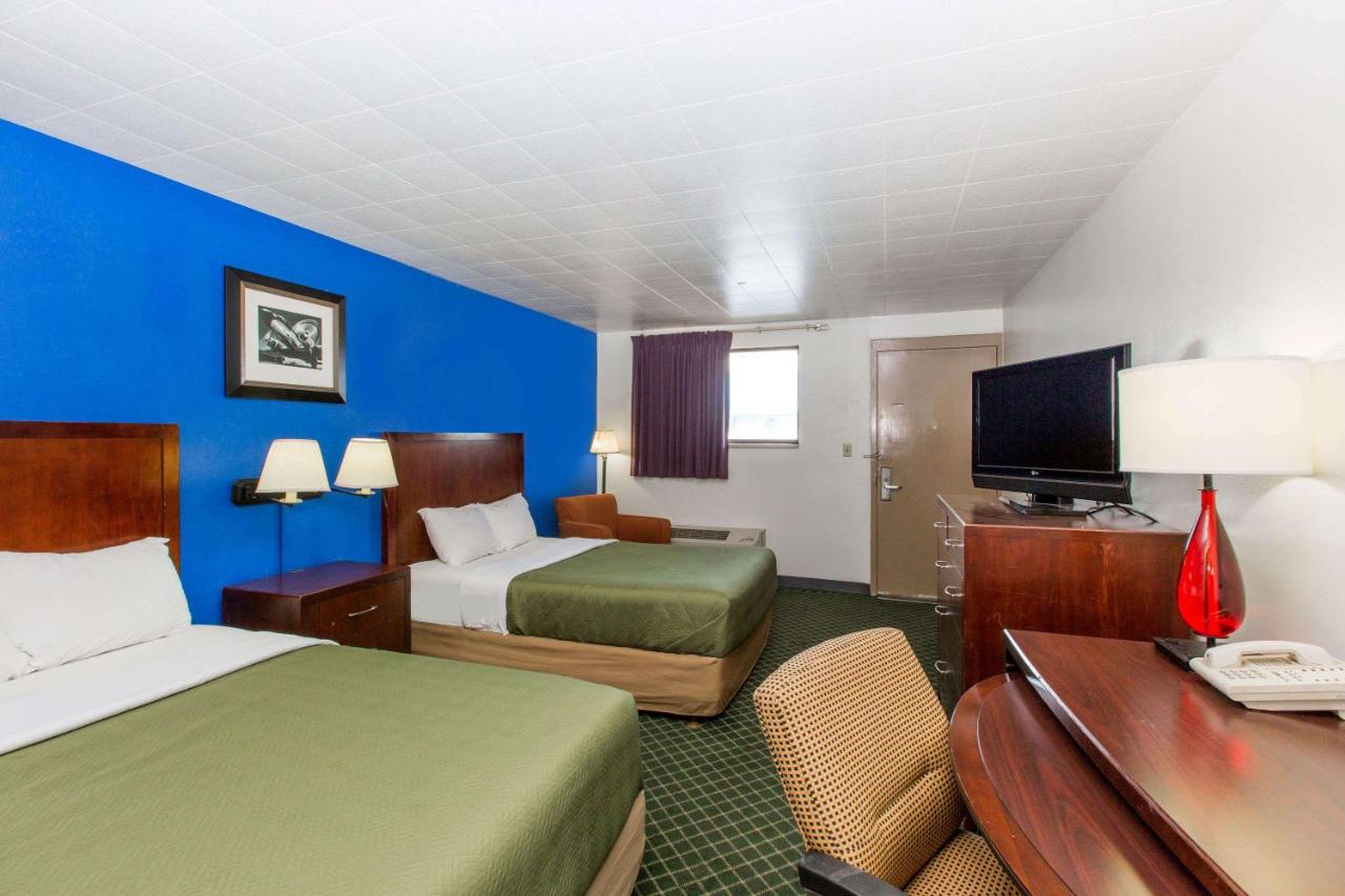 Double Room with Two Double Beds - Non-Smoking at Travelodge by Wyndham Great Bend