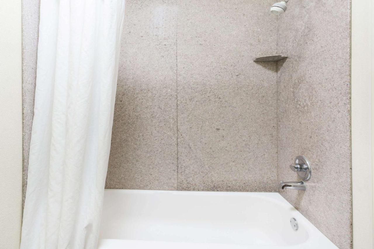 | Knights Inn Glen Allen