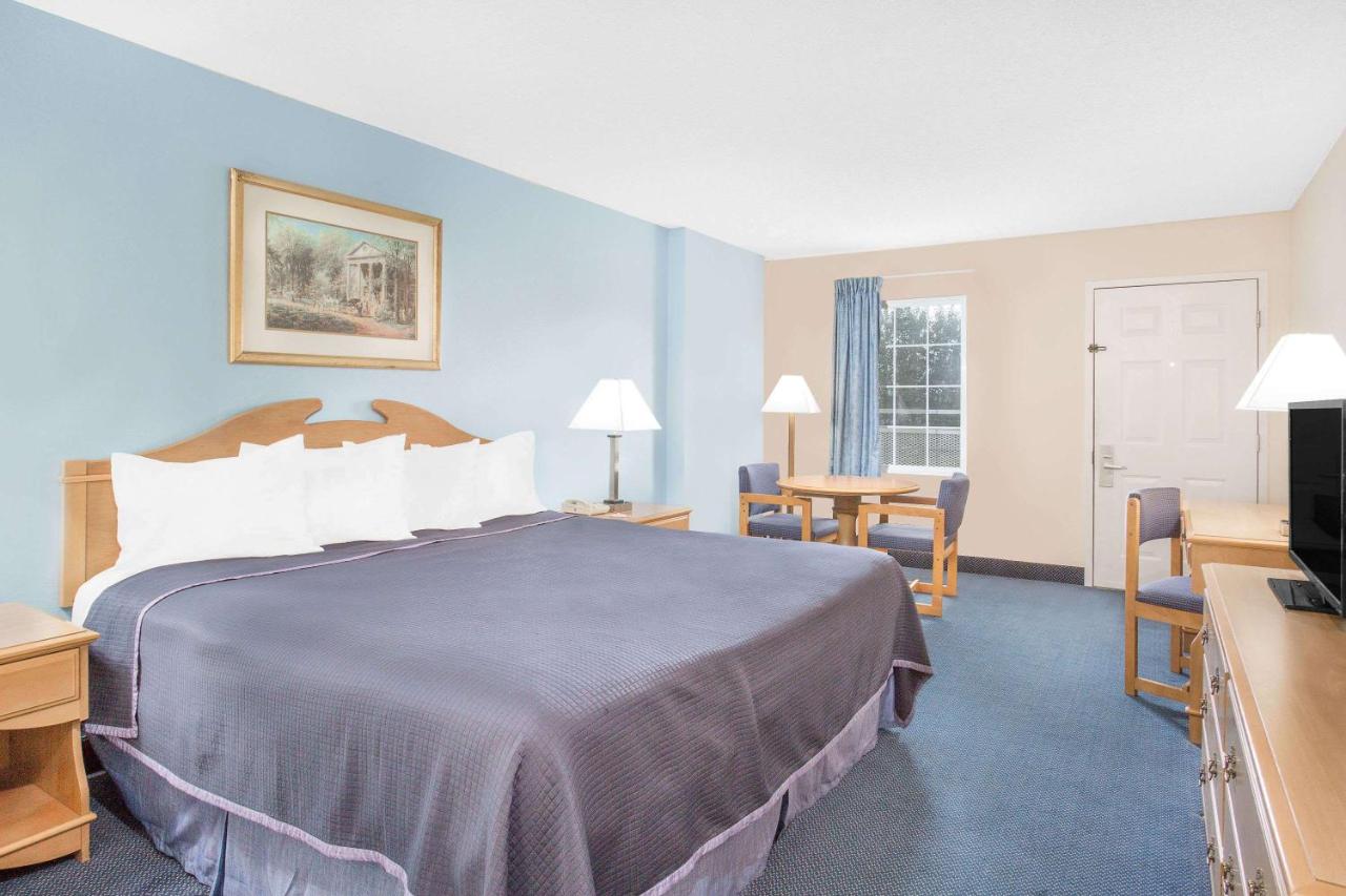 Standard King Room - Smoking at Howard Johnson by Wyndham Staunton