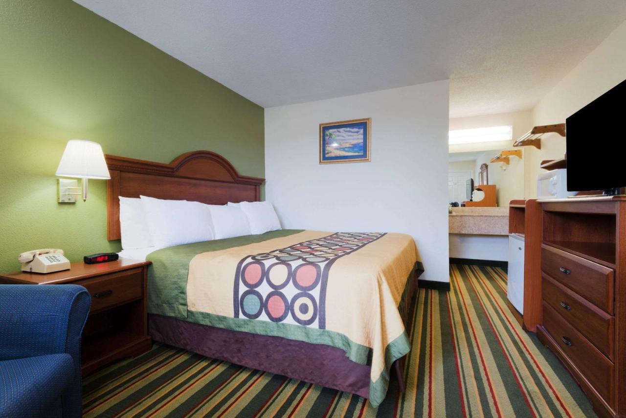 | Cornerstone Inn & Suites Troy