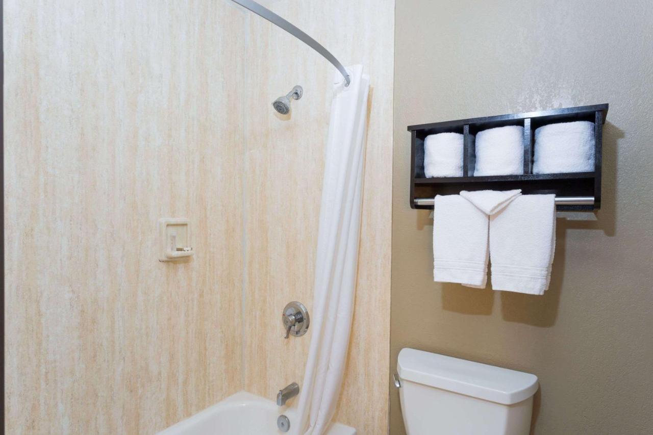 King Room- Non-Smoking at Howard Johnson by Wyndham National City/San Diego South