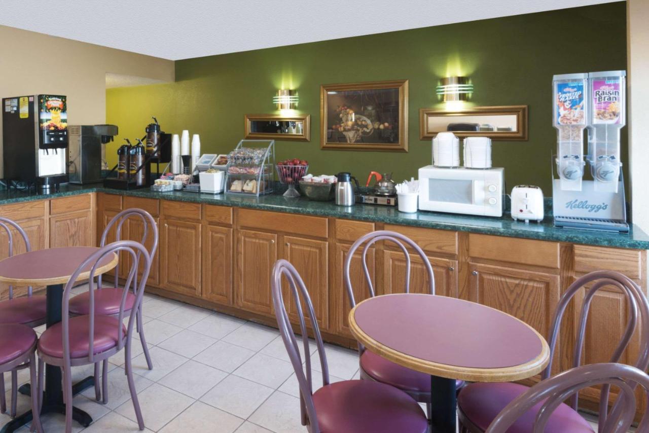 | Cornerstone Inn & Suites Troy