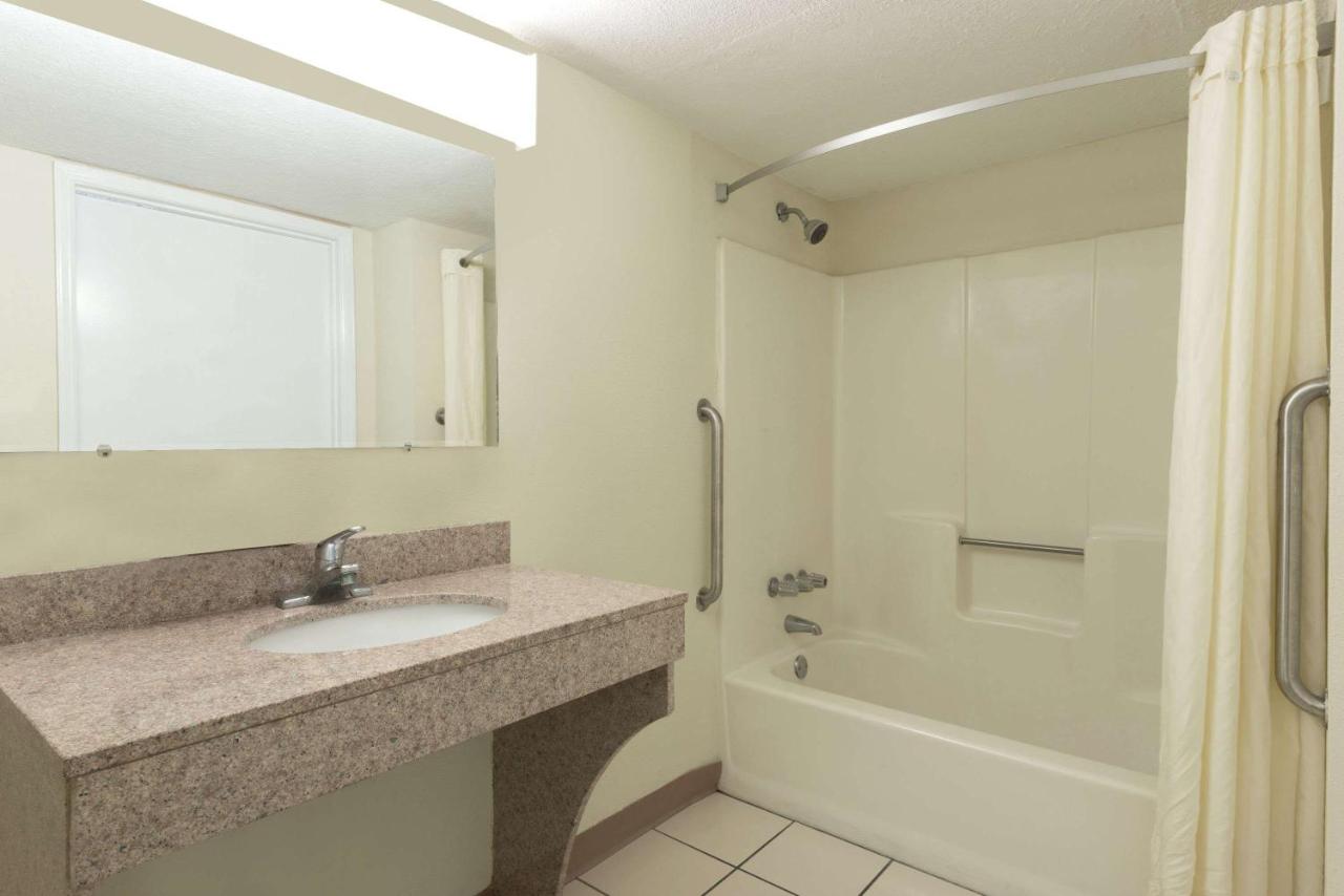 | Cornerstone Inn & Suites Troy