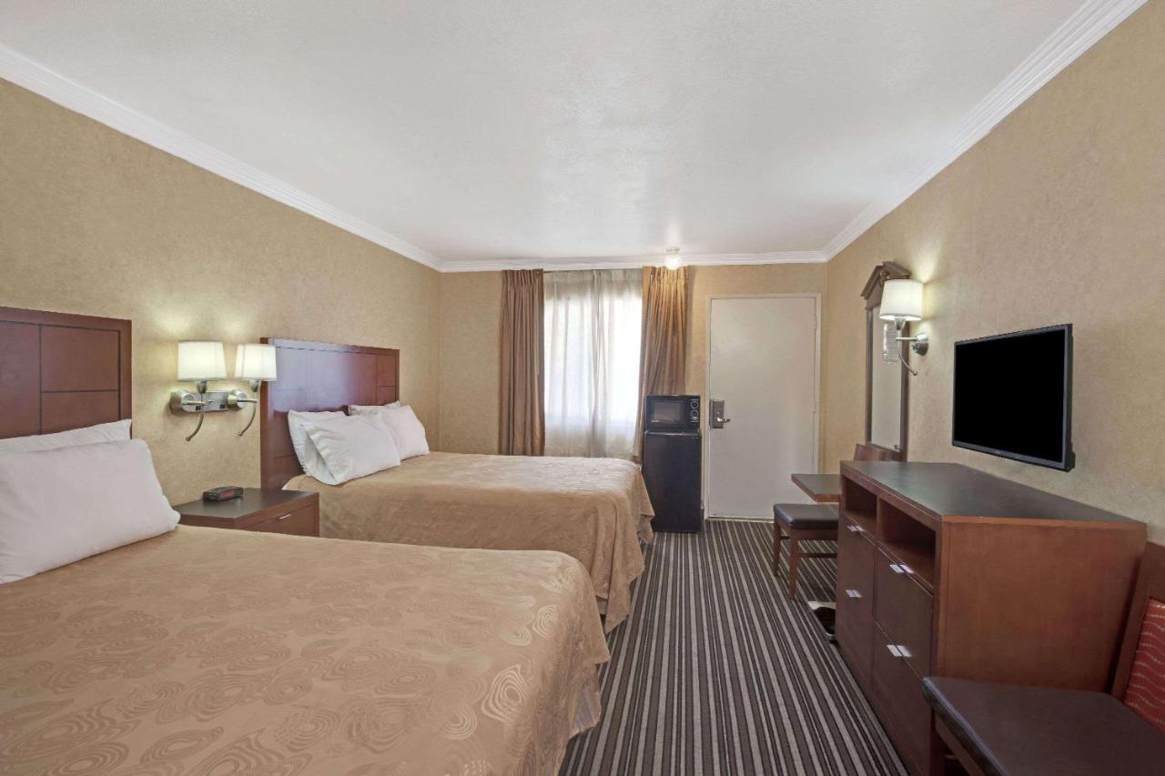 | Buena Park Inn