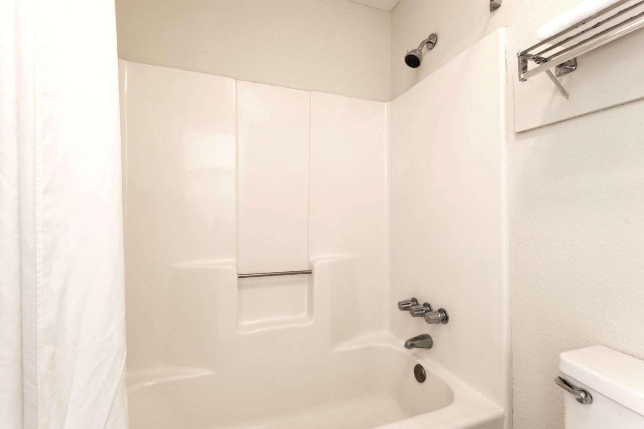 | Cornerstone Inn & Suites Troy
