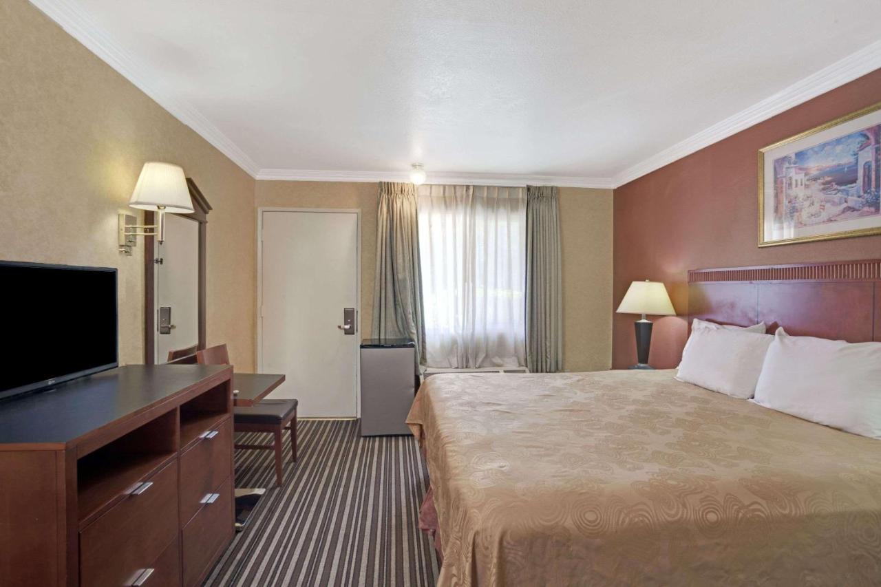 | Buena Park Inn