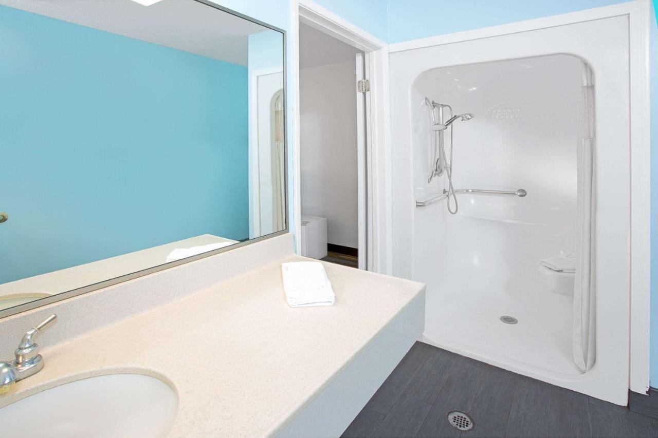 Queen Room with Two Queen Beds - Disability Access/Non-Smoking at Travelodge by Wyndham Bishop