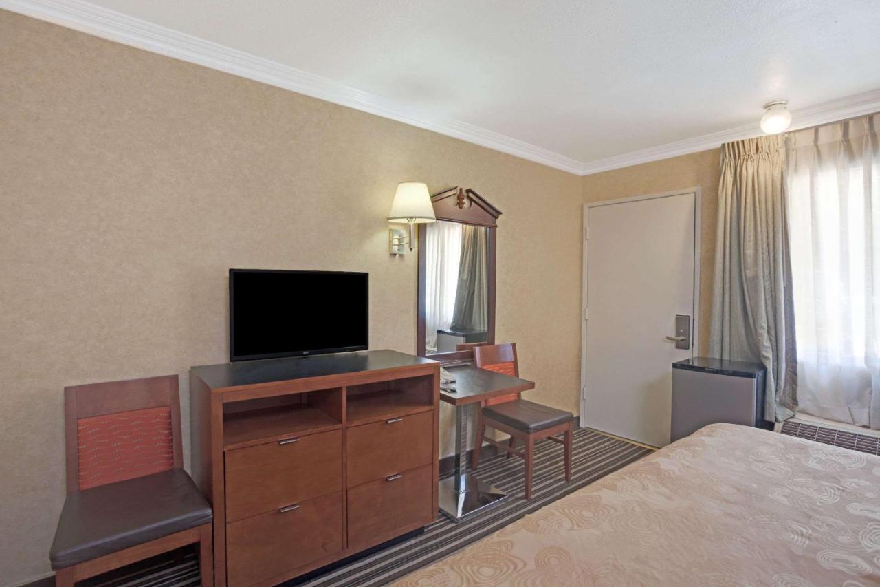 | Buena Park Inn