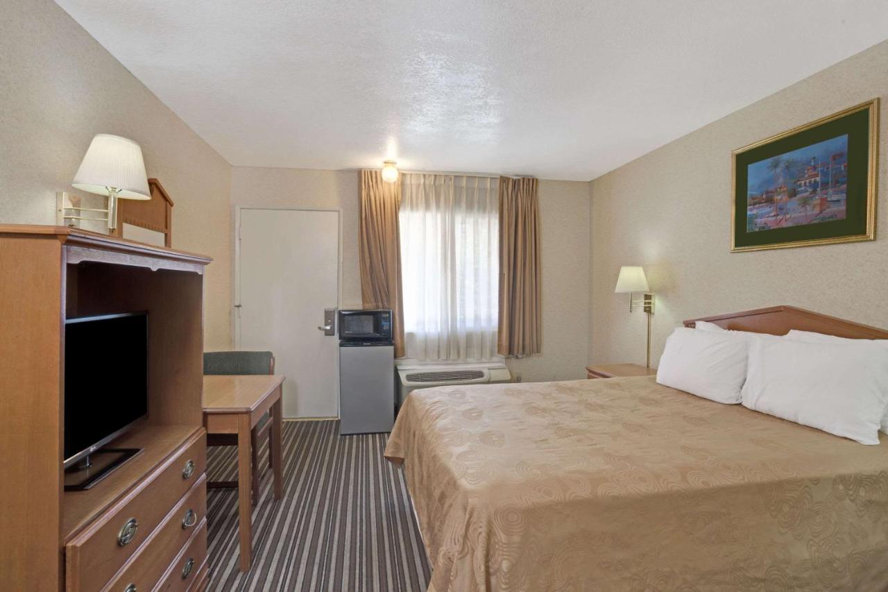 | Buena Park Inn