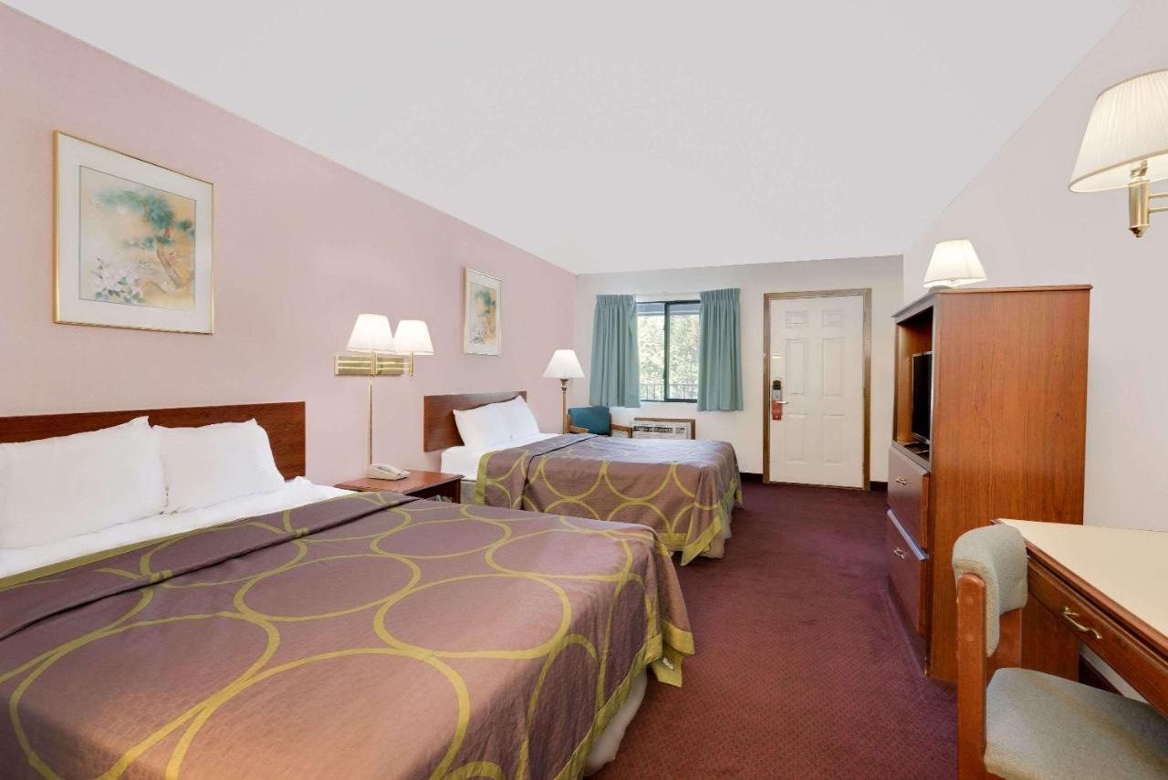 Queen Room with Two Queen Beds - Non-Smoking at Super 8 by Wyndham Keystone/Mt. Rushmore