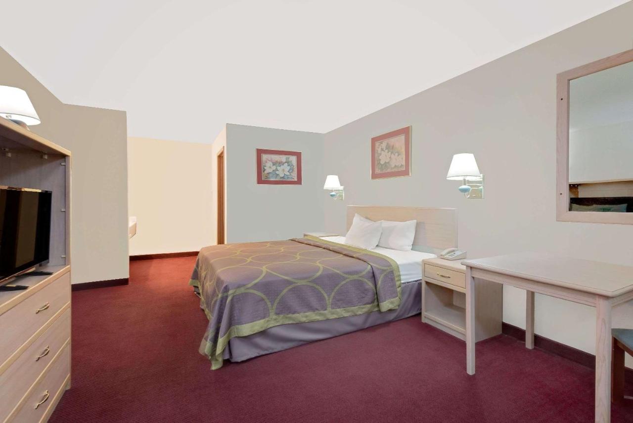 King Room - Non-Smoking at Super 8 by Wyndham Keystone/Mt. Rushmore