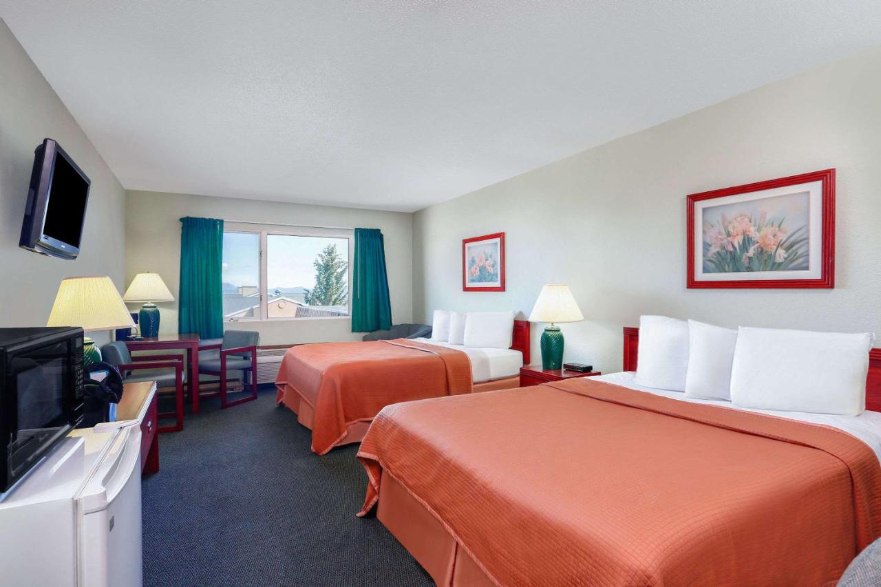 Queen Room with Two Queen Beds - Non-Smoking at Howard Johnson Helena