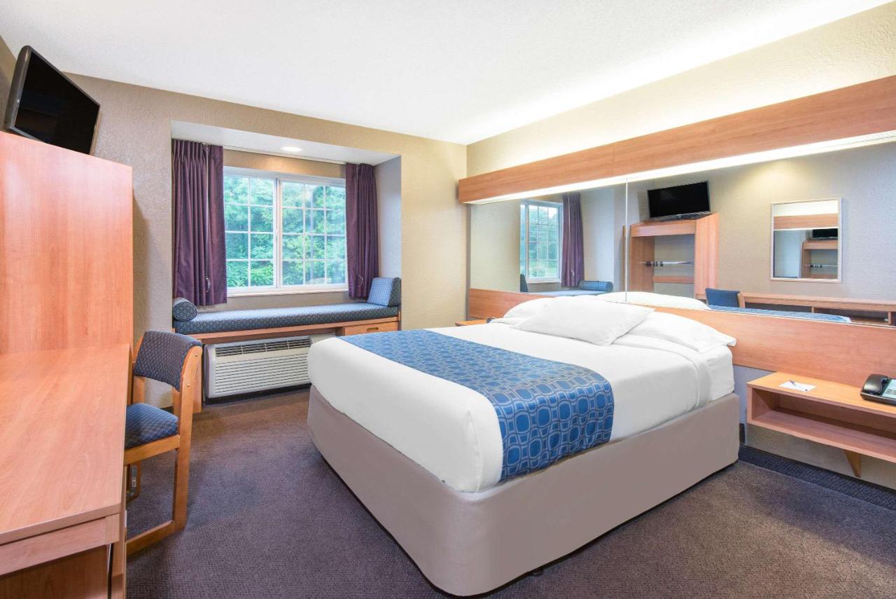 | Microtel Inn & Suites by Wyndham Hazelton/Bruceton Mills