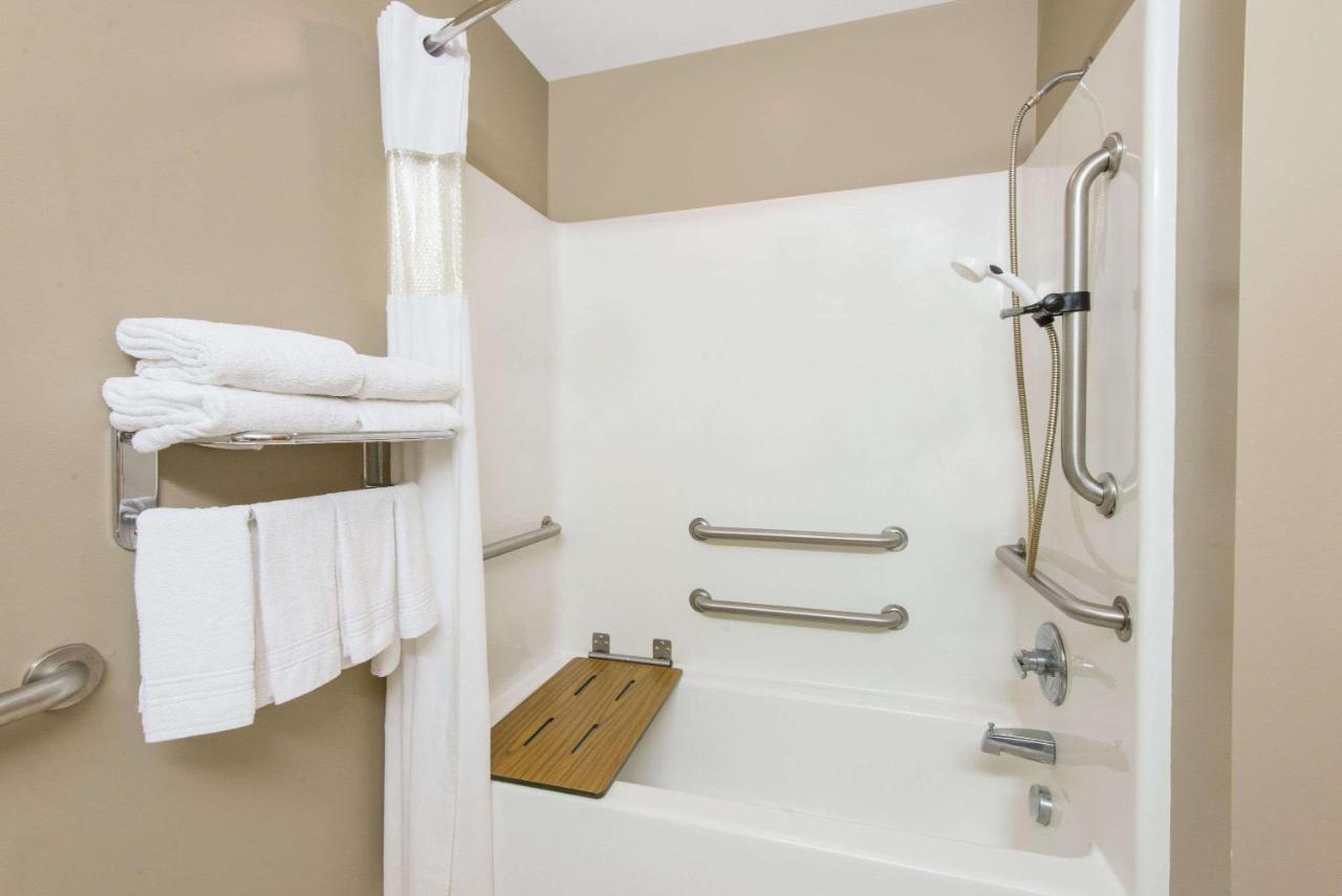 | Microtel Inn & Suites by Wyndham Hazelton/Bruceton Mills