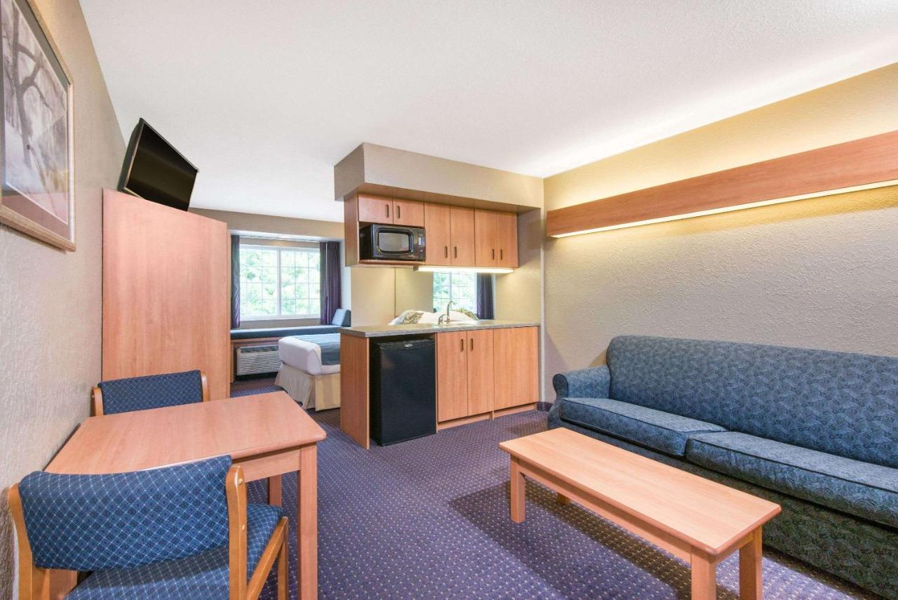 | Microtel Inn & Suites by Wyndham Hazelton/Bruceton Mills