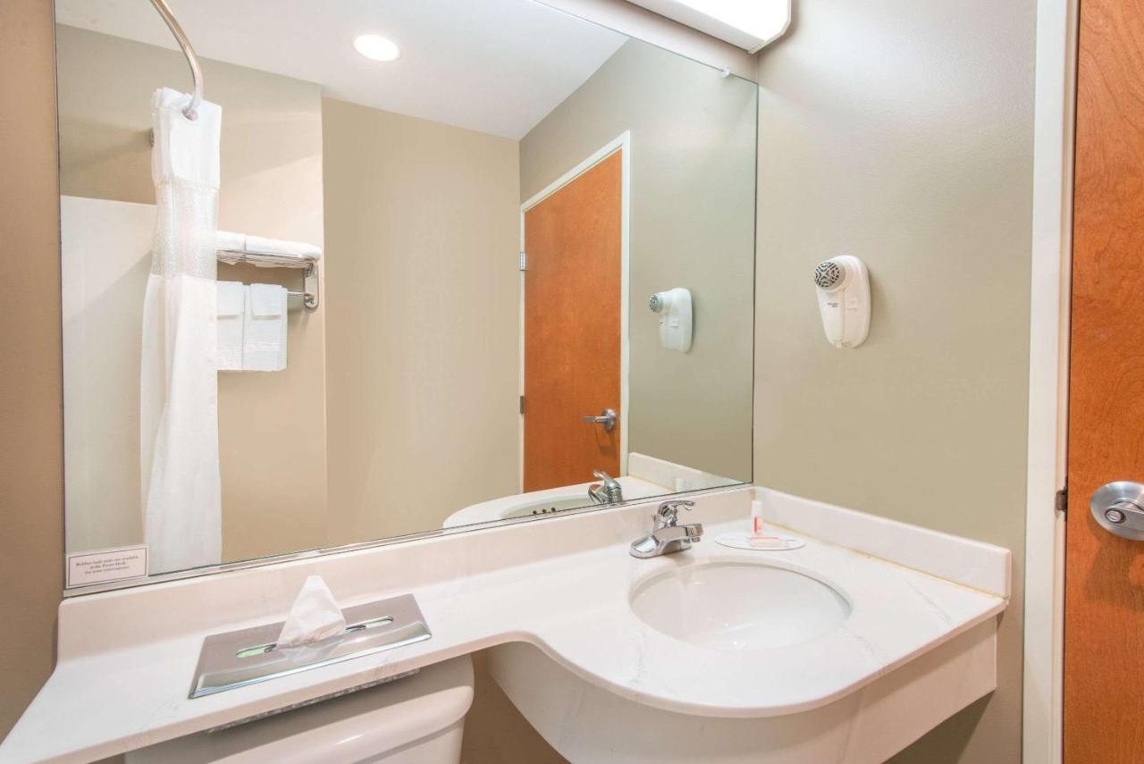 | Microtel Inn & Suites by Wyndham Hazelton/Bruceton Mills
