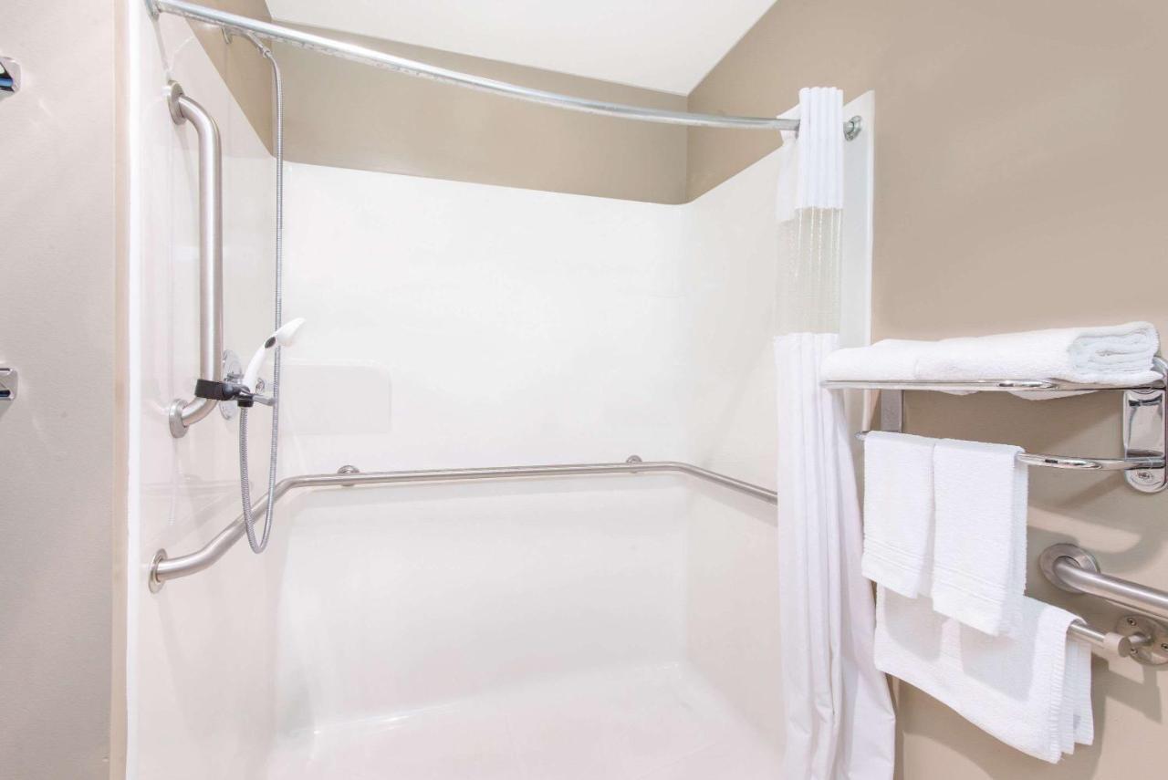 | Microtel Inn & Suites by Wyndham Hazelton/Bruceton Mills