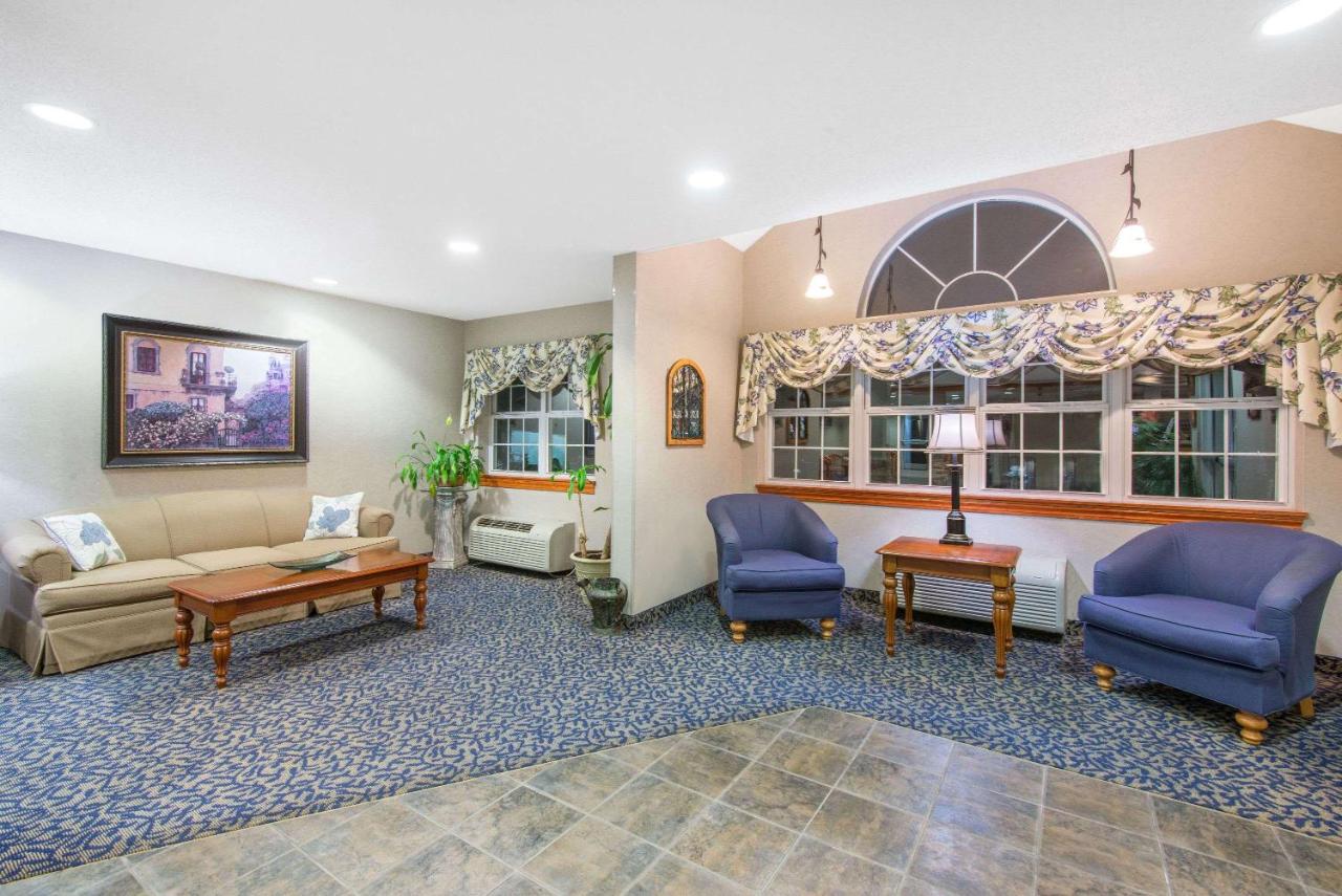 | Microtel Inn & Suites by Wyndham Hazelton/Bruceton Mills