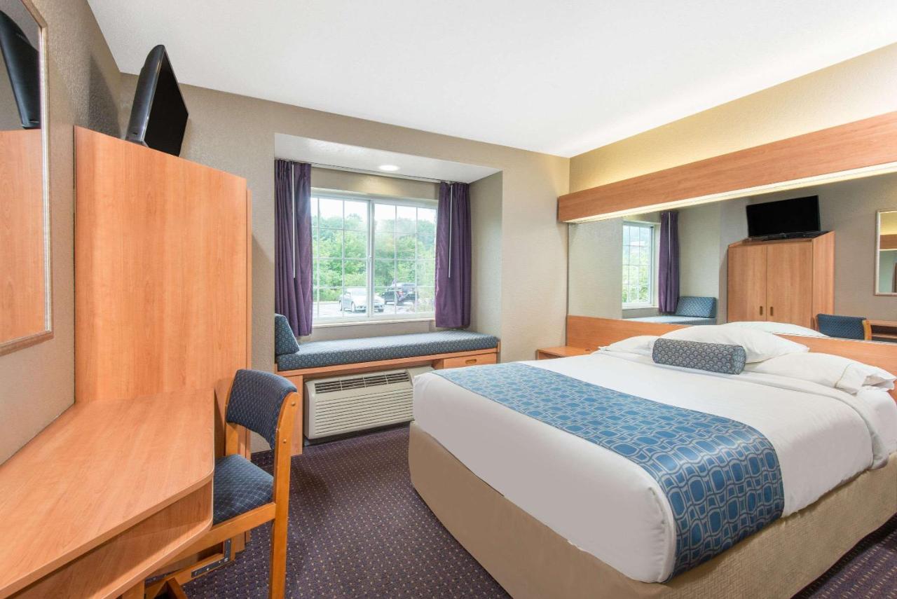 | Microtel Inn & Suites by Wyndham Hazelton/Bruceton Mills