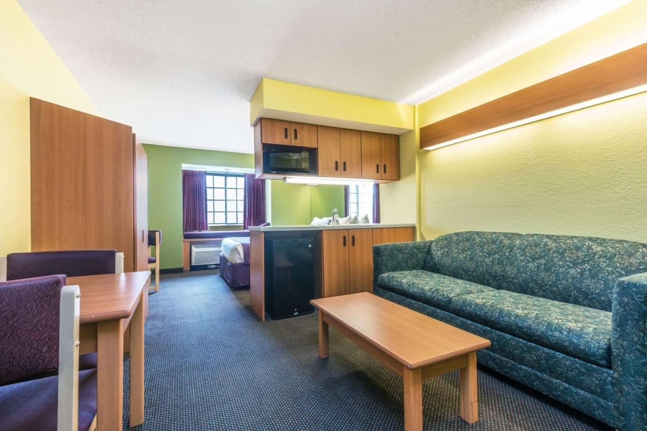 Deluxe Queen Suite - Non-Smoking at Microtel Inn & Suites by Wyndham Auburn
