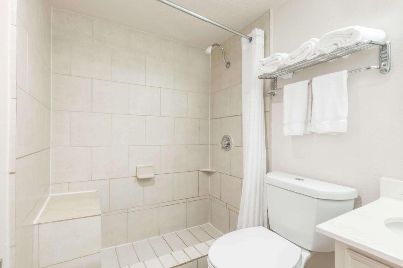 | Hawthorn Suites Dallas Love Field