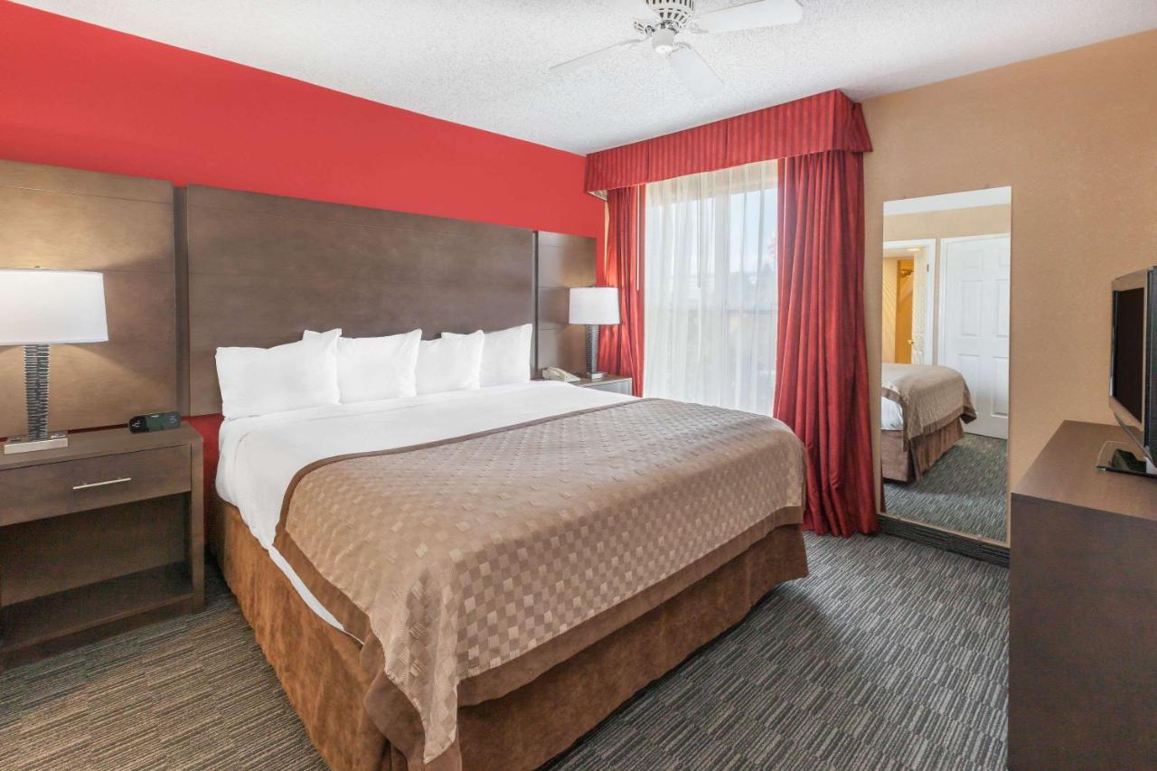 One-Bedroom King Suite - Non-Smoking at Affordable Suites of America Detroit-Warren