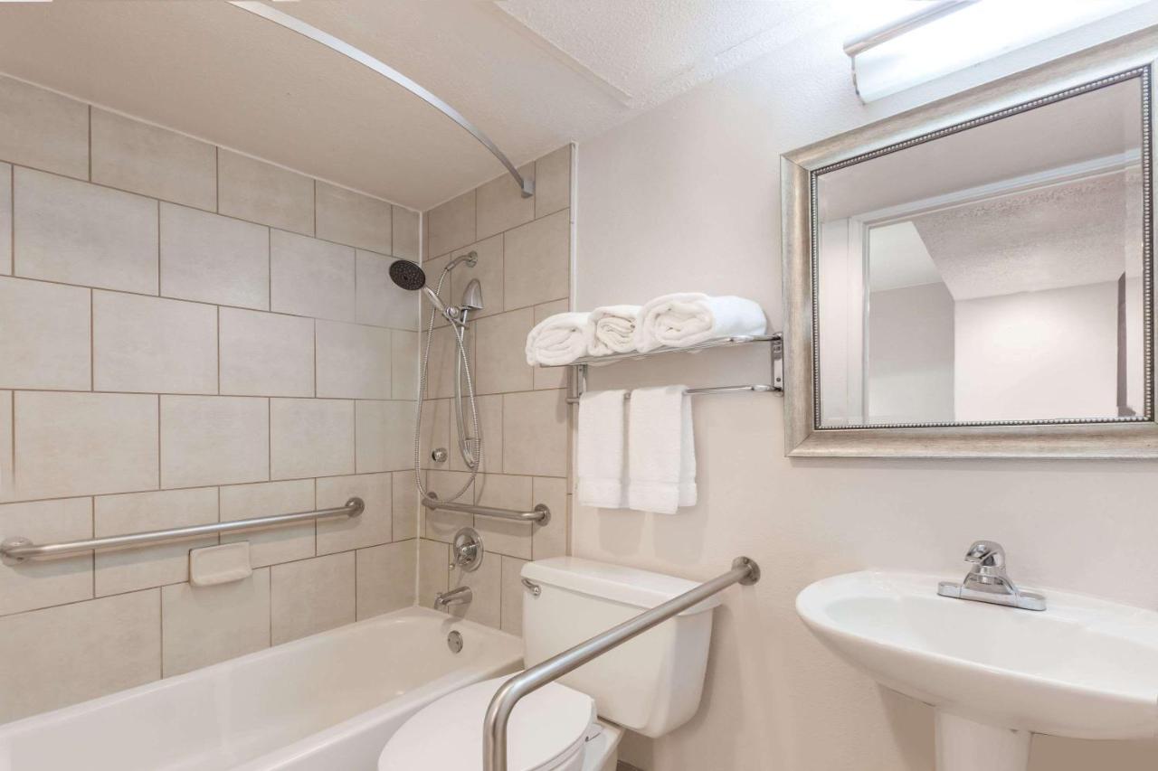 | Hawthorn Suites Dallas Love Field