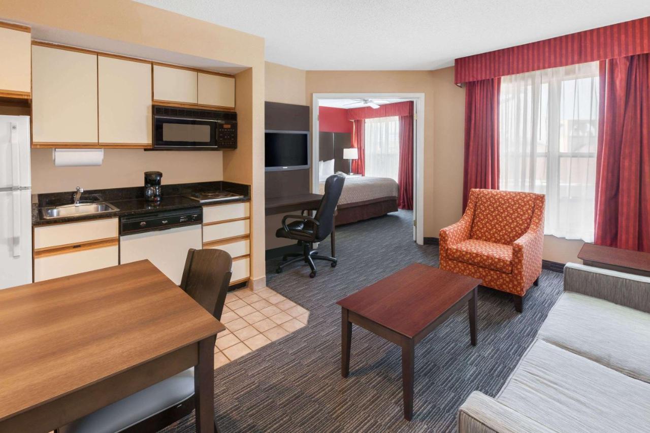 One-Bedroom King Suite - Non-Smoking at Affordable Suites of America Detroit-Warren