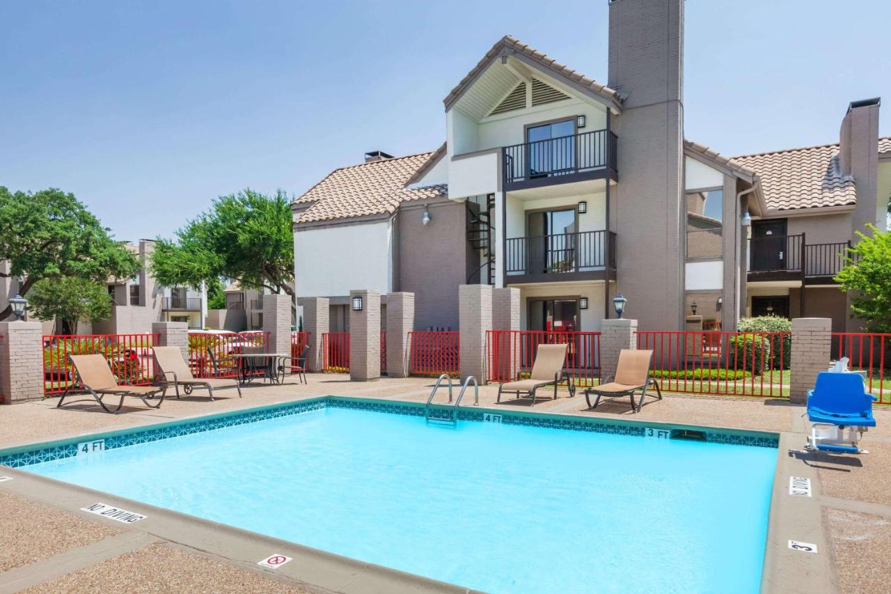 | Hawthorn Suites Dallas Love Field