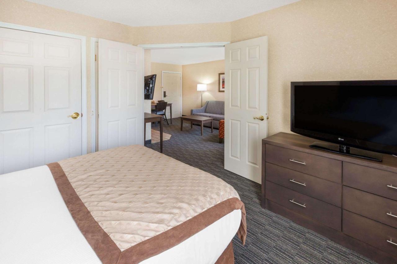 One-Bedroom Master King Suite - Non-Smoking at Affordable Suites of America Detroit-Warren