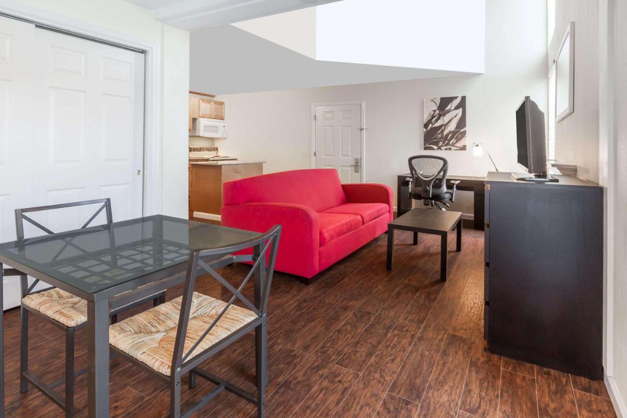 | Hawthorn Suites Dallas Love Field