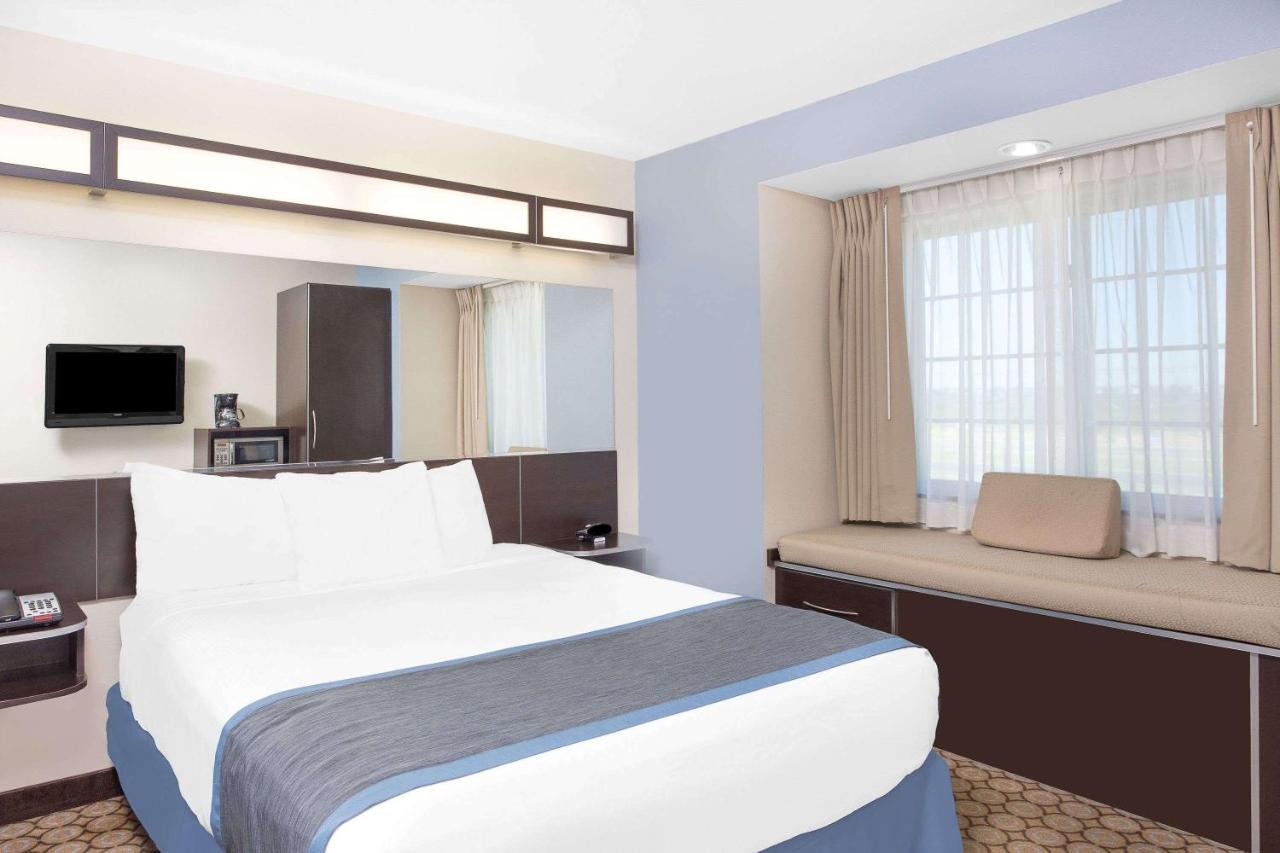 Queen Room - Non-Smoking at Microtel Inn & Suites by Wyndham San Angelo