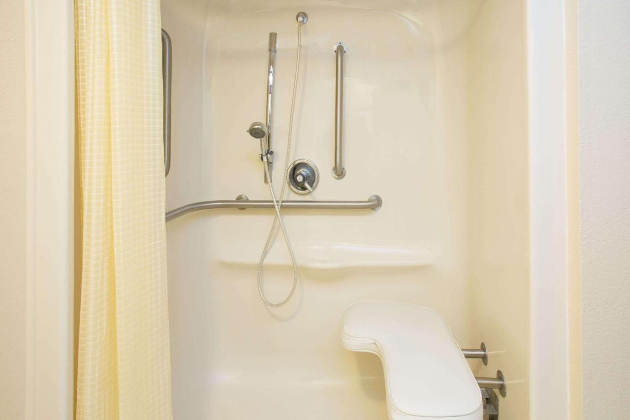 King Room - Disability Access - Non-Smoking at Travelodge by Wyndham Fort Myers Airport
