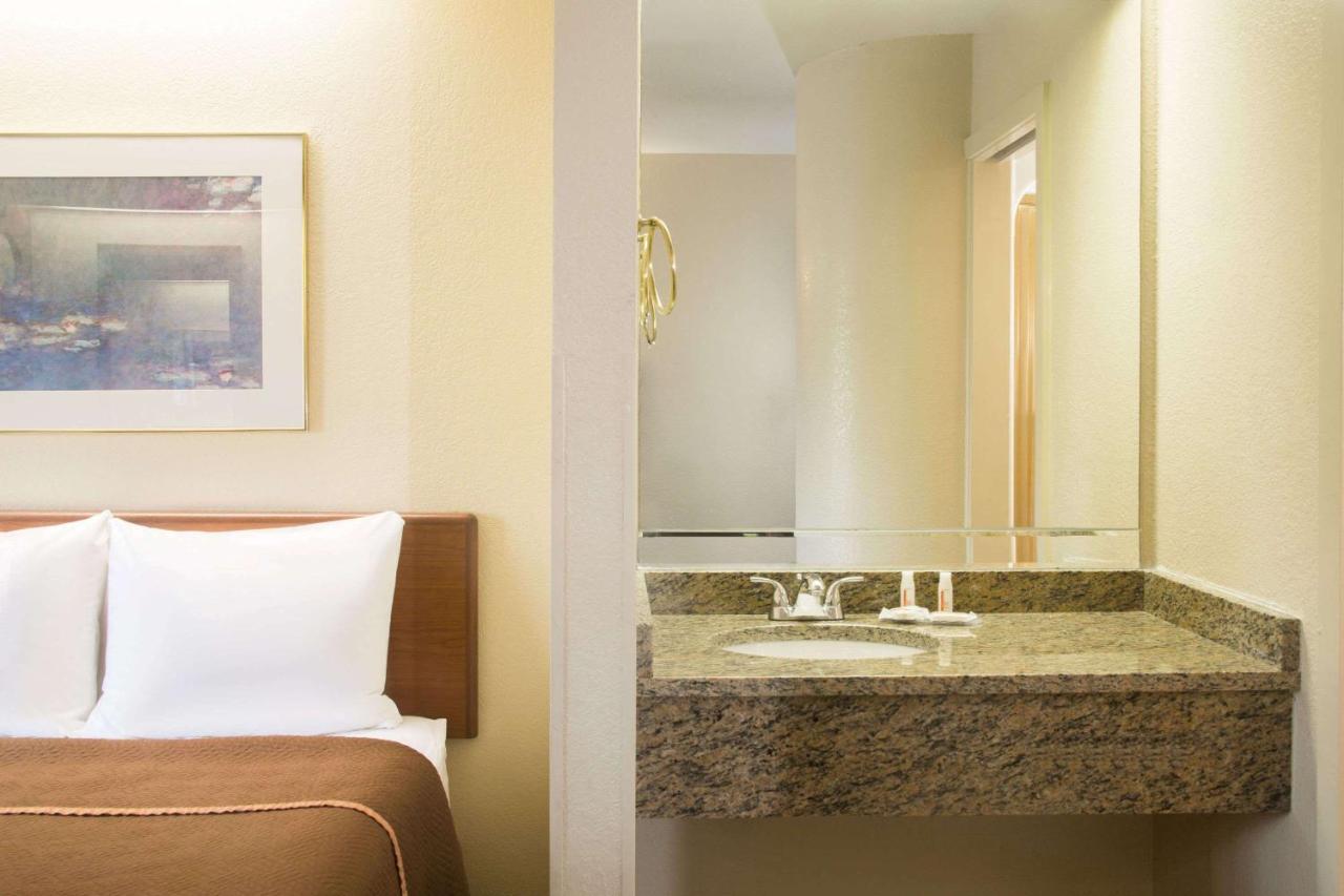 Double Room with Two Double Beds - Non-Smoking at Travelodge by Wyndham Fort Myers Airport