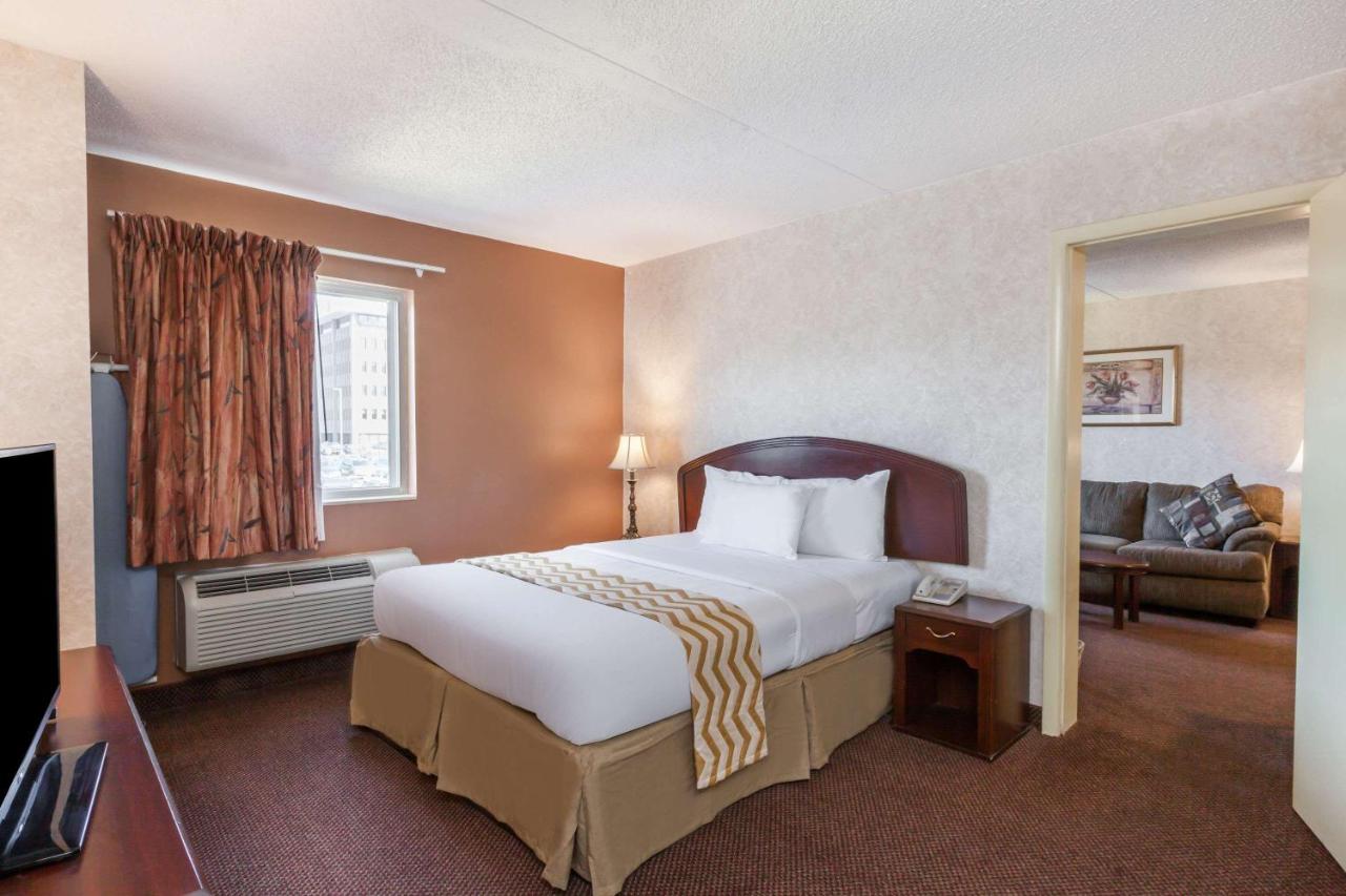 One-Bedroom Queen Suite - Non-Smoking at Travelodge Inn & Suites by Wyndham Albany