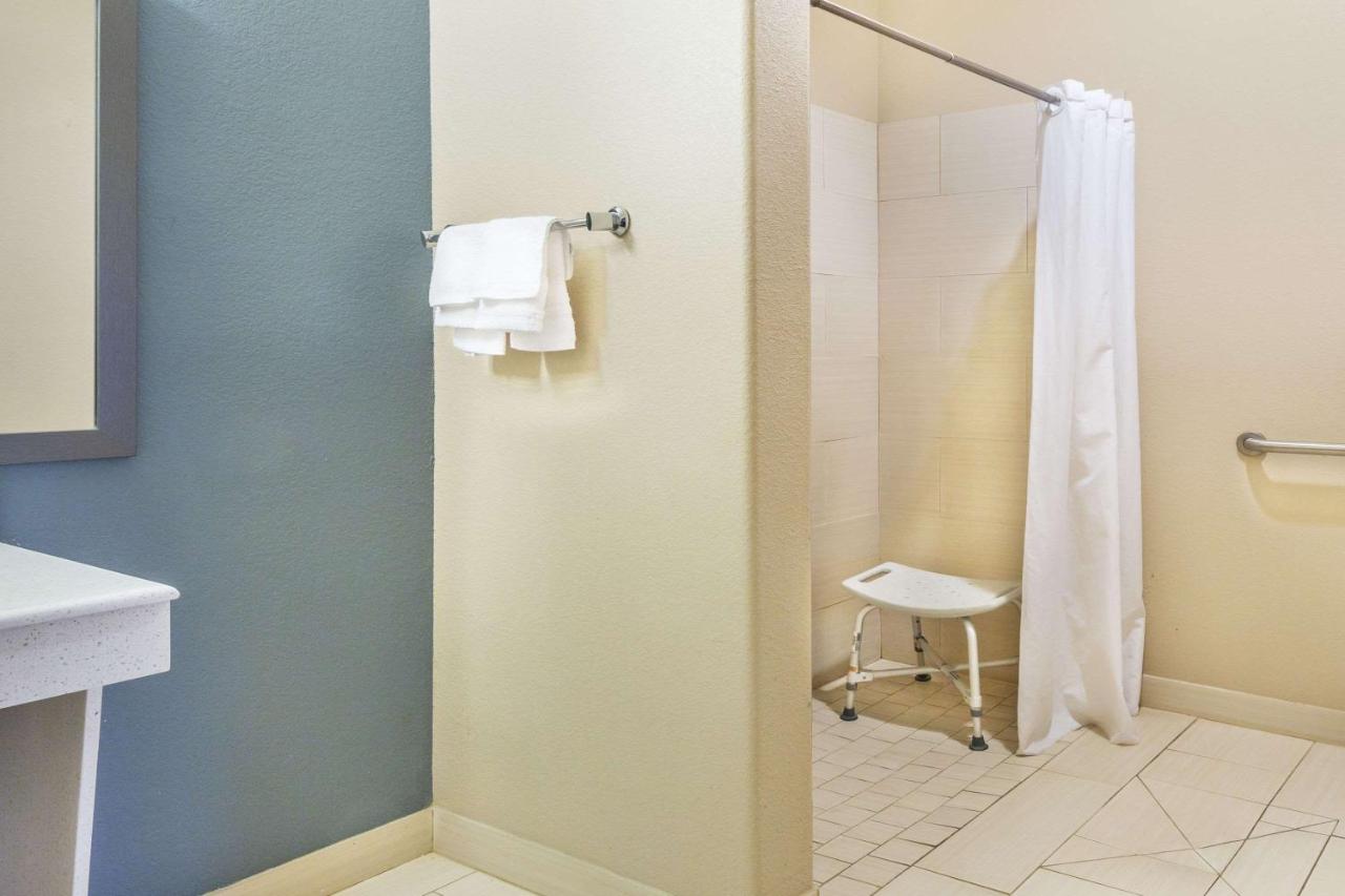 King Room - Mobility Access/Non-Smoking at Super 8 by Wyndham Center