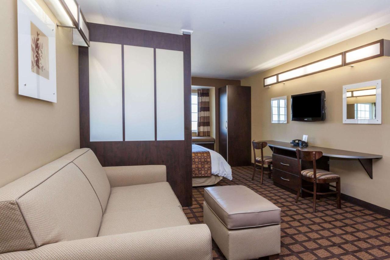 Queen Studio Suite - Non-Smoking at Microtel Inn & Suites by Wyndham Wheeler Ridge