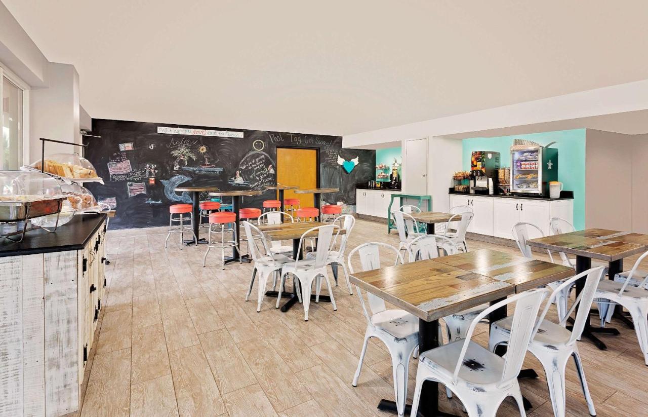| Surf & Sand Hotel
