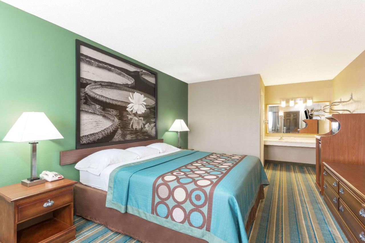 | Super 8 by Wyndham Greencastle