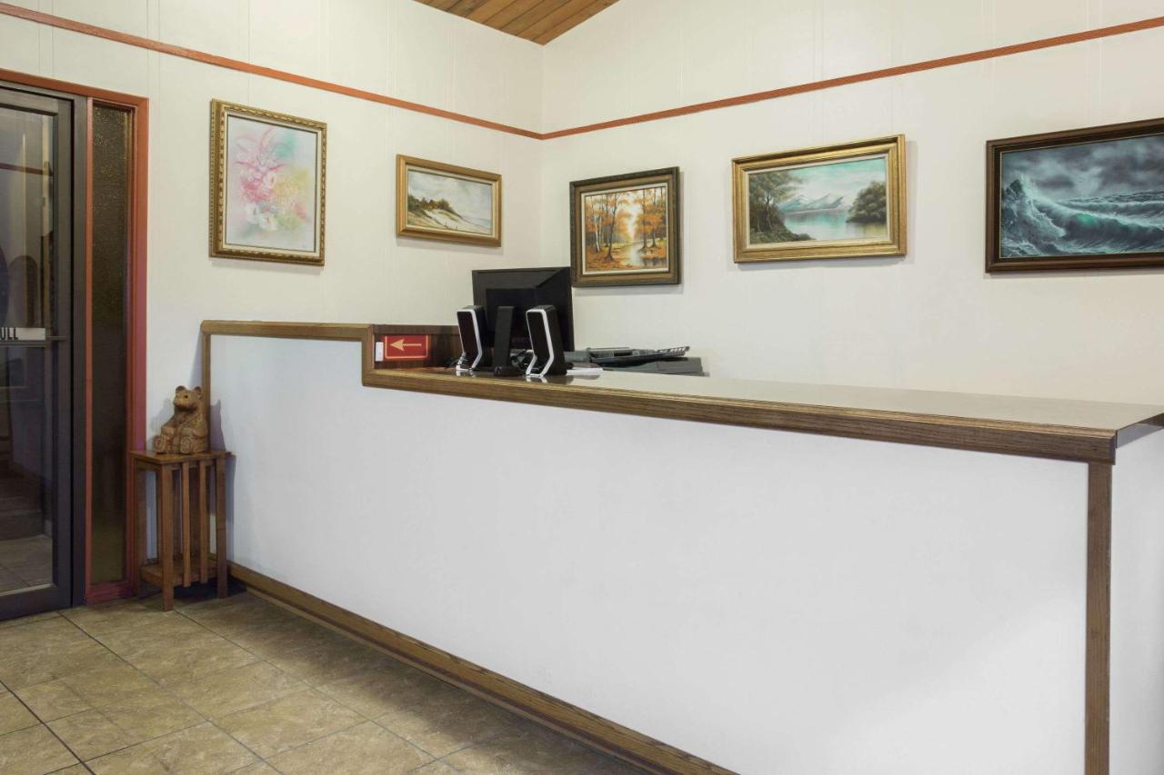 | Knights Inn Boardman