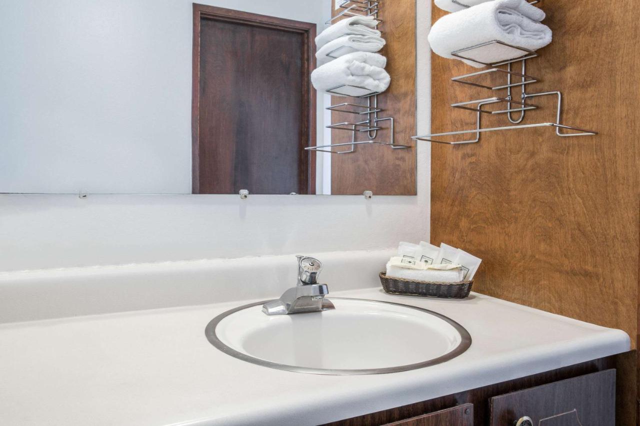 | Knights Inn Boardman