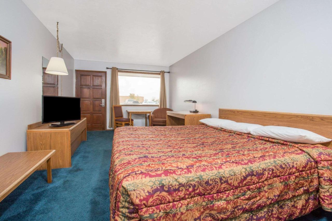 | Knights Inn Boardman