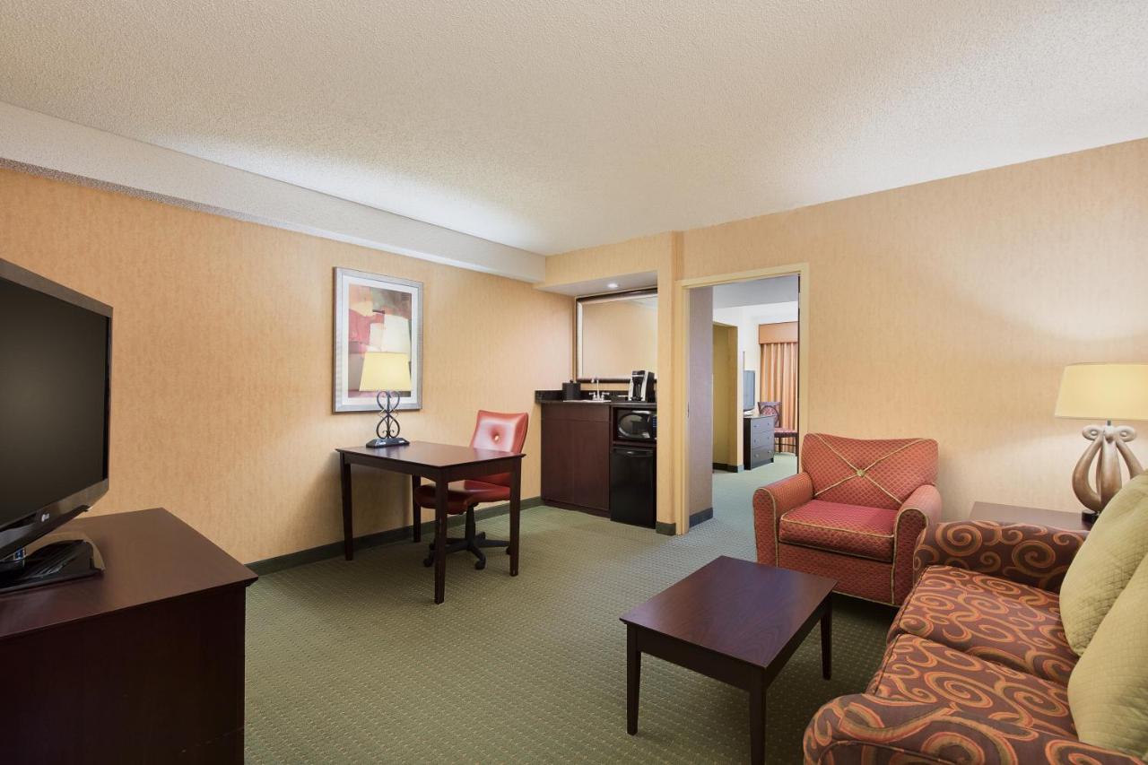 | University Plaza Hotel