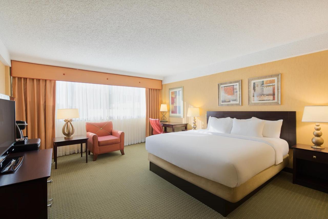 | University Plaza Hotel