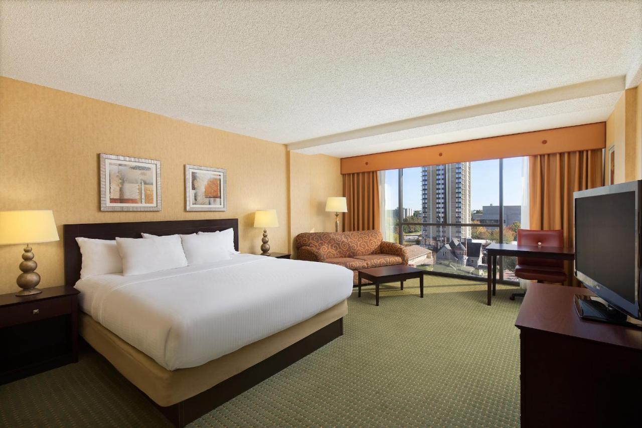 | University Plaza Hotel