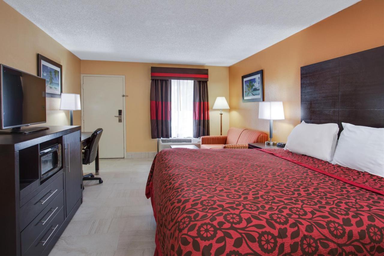 King Room - Non-Smoking at Days Inn by Wyndham Sarasota Bay