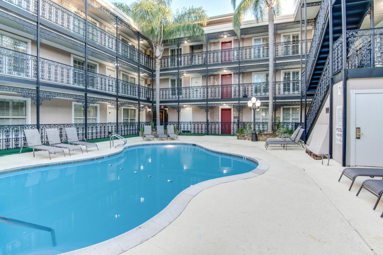 | LA Plaza Apartments